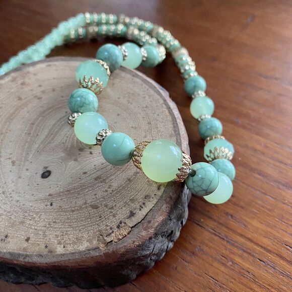 Vintage Mint Green and Gold Single Strand Beaded Necklace with Chain Extension - Picture 5 of 5